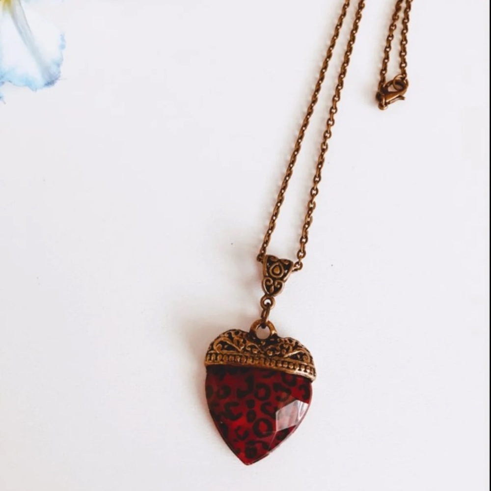 Red leopard heart pendant necklace - Picture 3 of 3